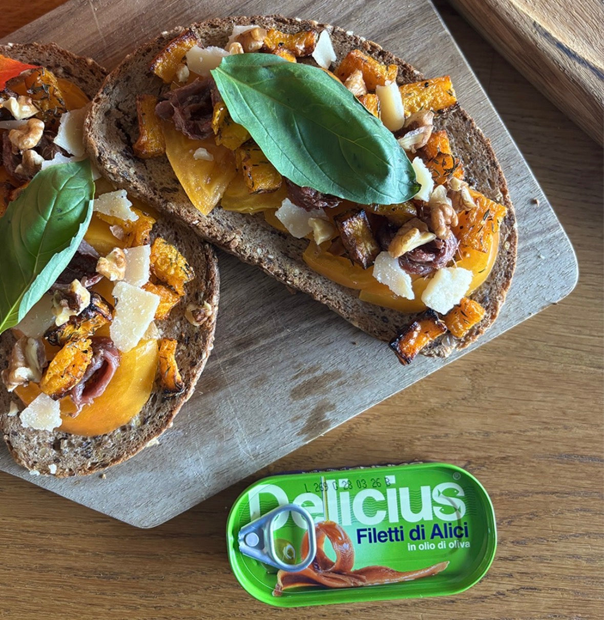 Deux bruschetta aux anchois Delicius et butternut rôtie aux jolis couleurs d'automne